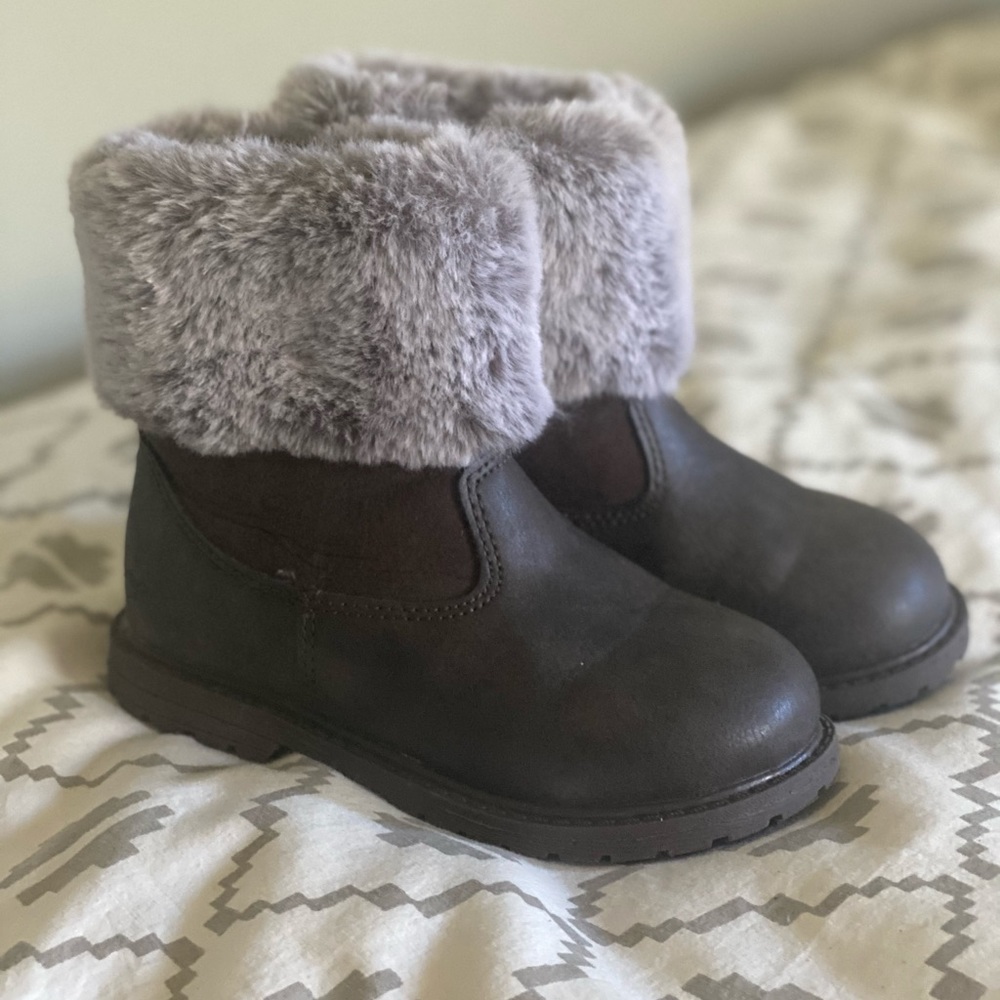 Oshkosh boots never worn toddler size 9